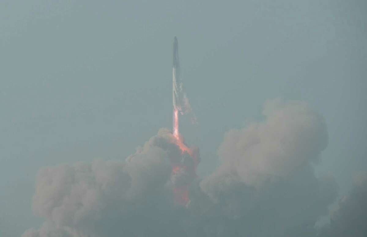 SpaceX Starship soars in Texas debut of world’s most powerful rocket