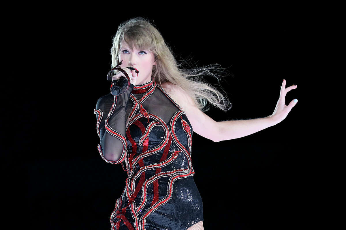 Taylor Swift in Houston Lastminute ticket prices are finally falling