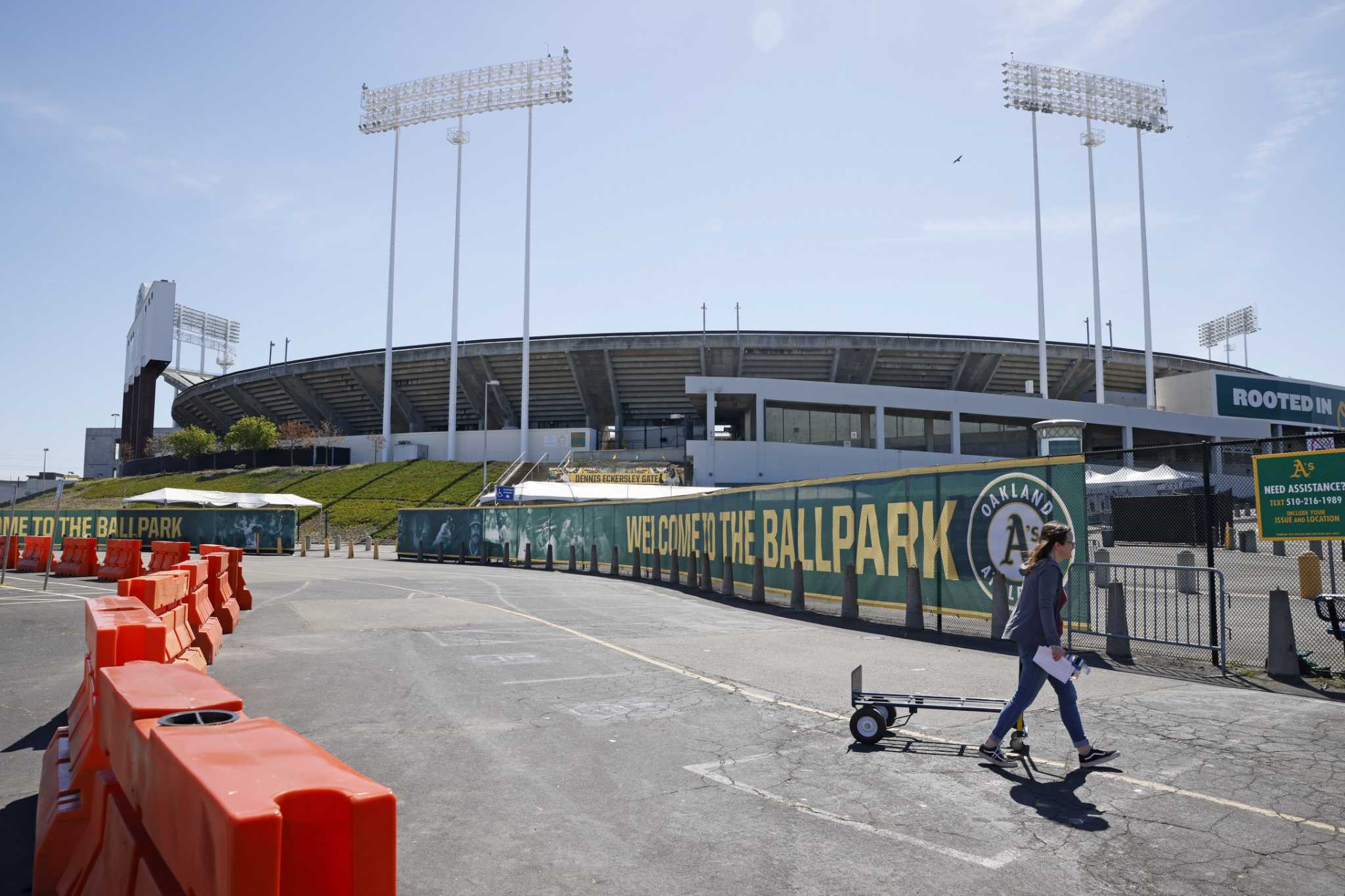 Oakland officials shocked by A's decision to pursue Las Vegas ballpark - Vimarsana News