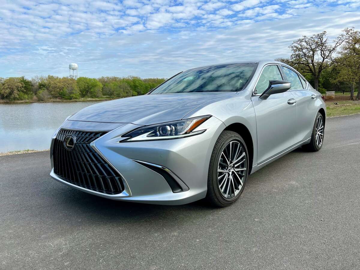 REVIEW 2023 Lexus ES 300h Ultra Luxury