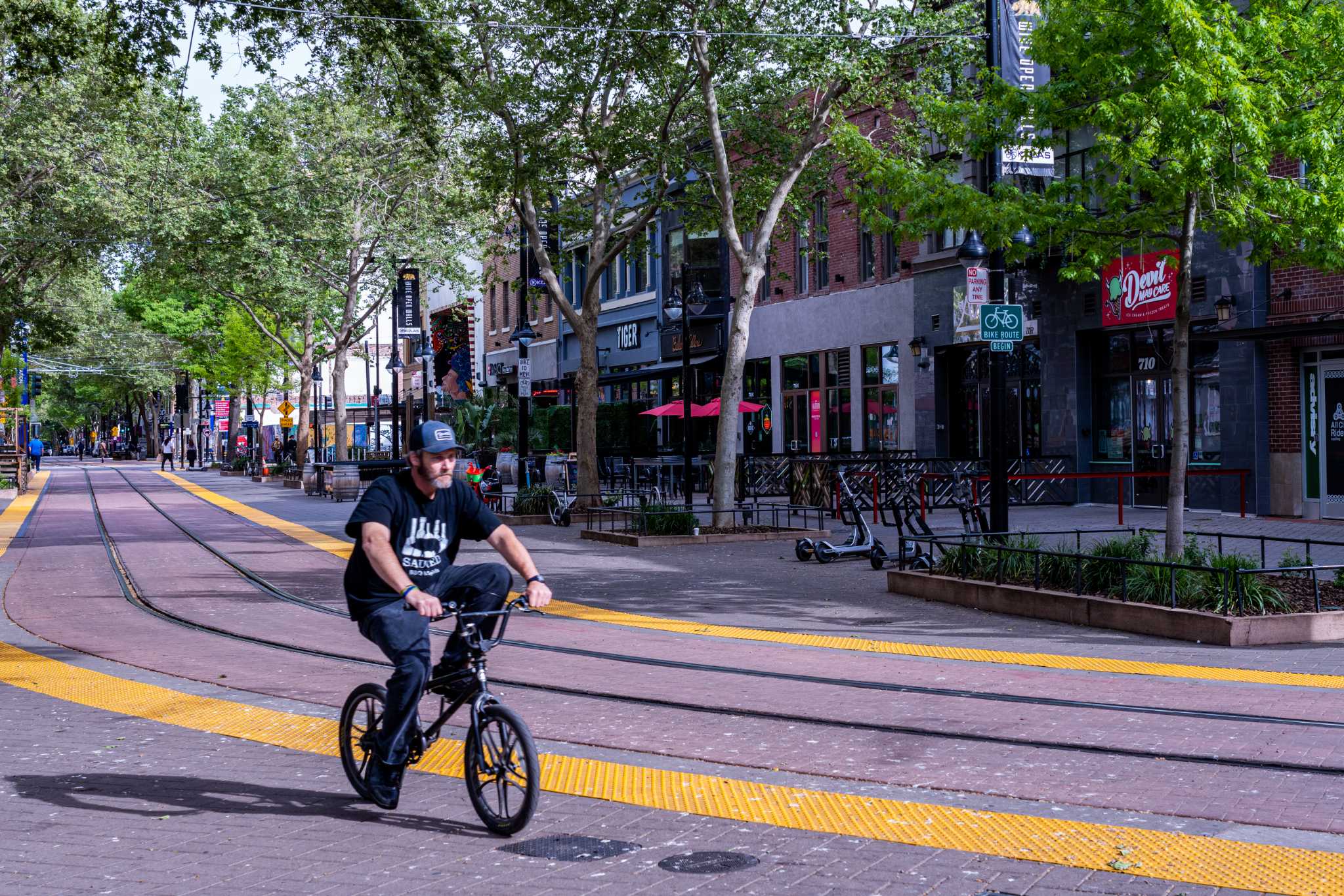 S F Is Hurting Sacramento Is Booming Yet Both Downtowns Struggle