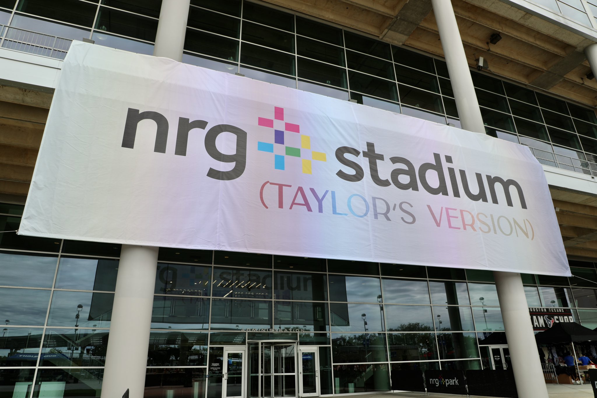 Reliant Stadium may be getting a new name