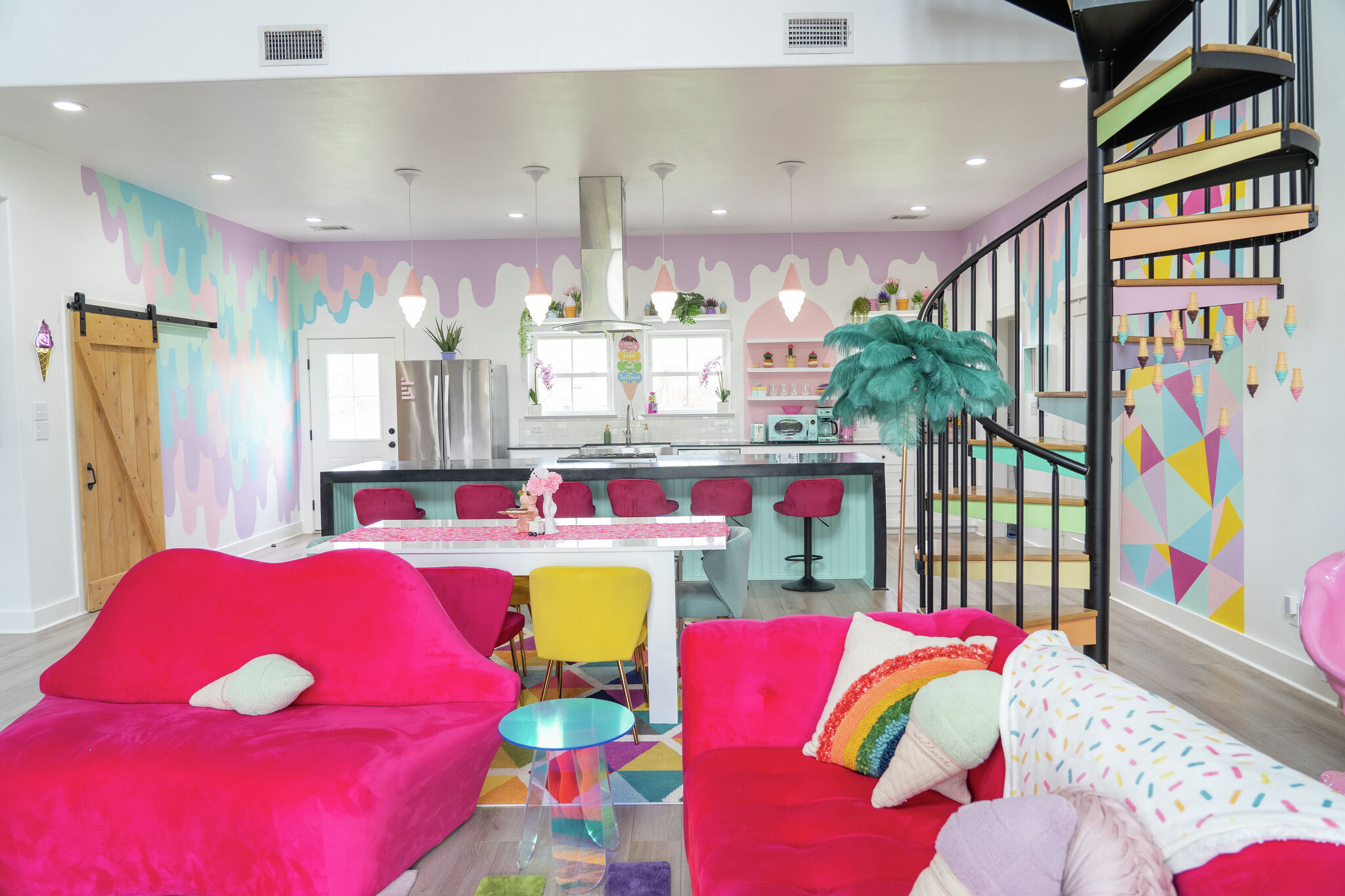 A vacation rental with an ice cream theme has opened in Waco, image size:2048x1365