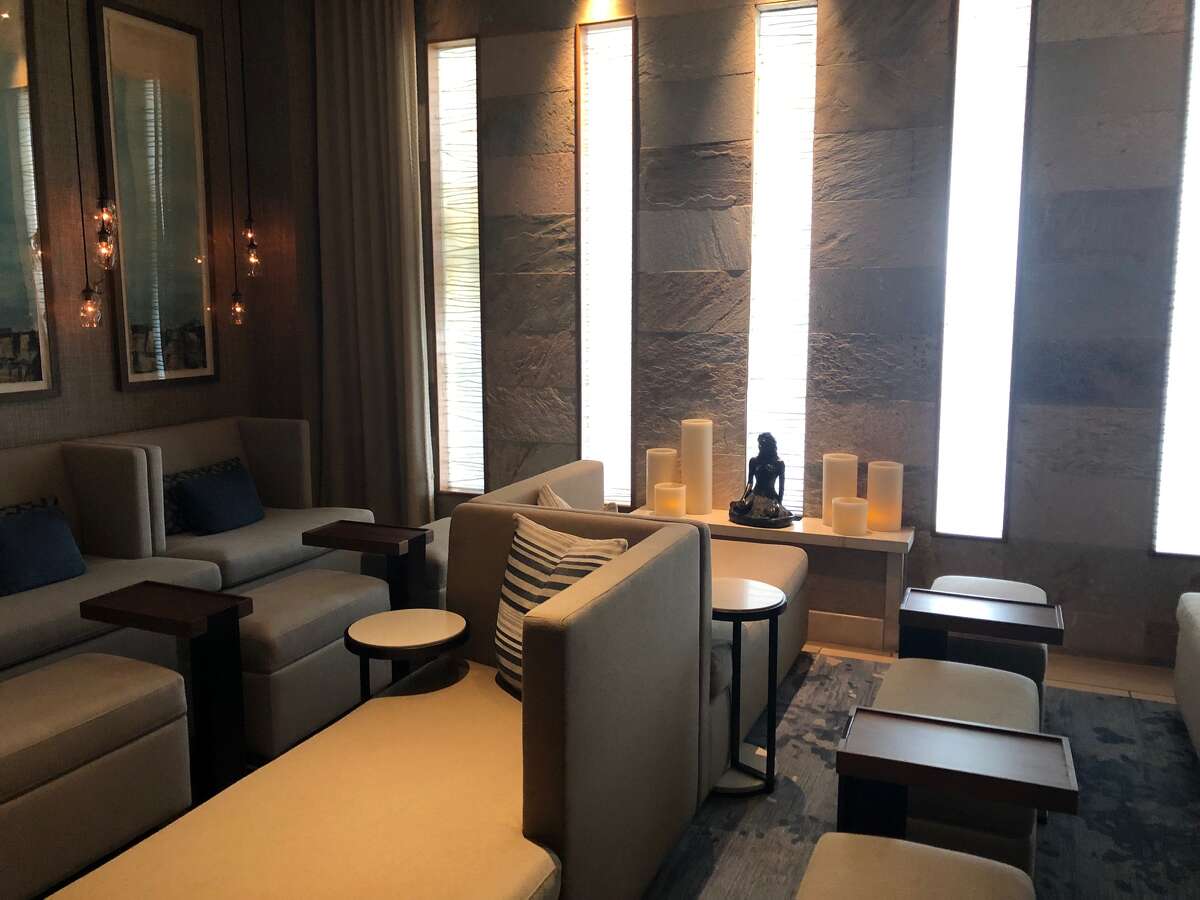 Jennifer Coolidge's character, Tanya, received a much-needed massage in this space, which is actually the Four Seasons Resort Maui's spa lounge.