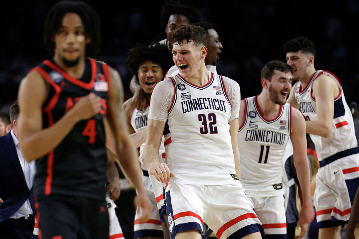 Uconns Donovan Clingan Embracing Next Challenges Opportunities