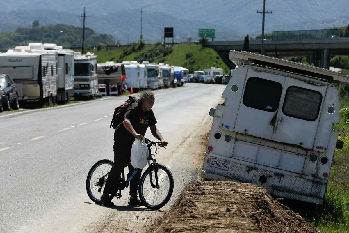 Marin focuses homeless aid effort on 2milelong vehicle encampment