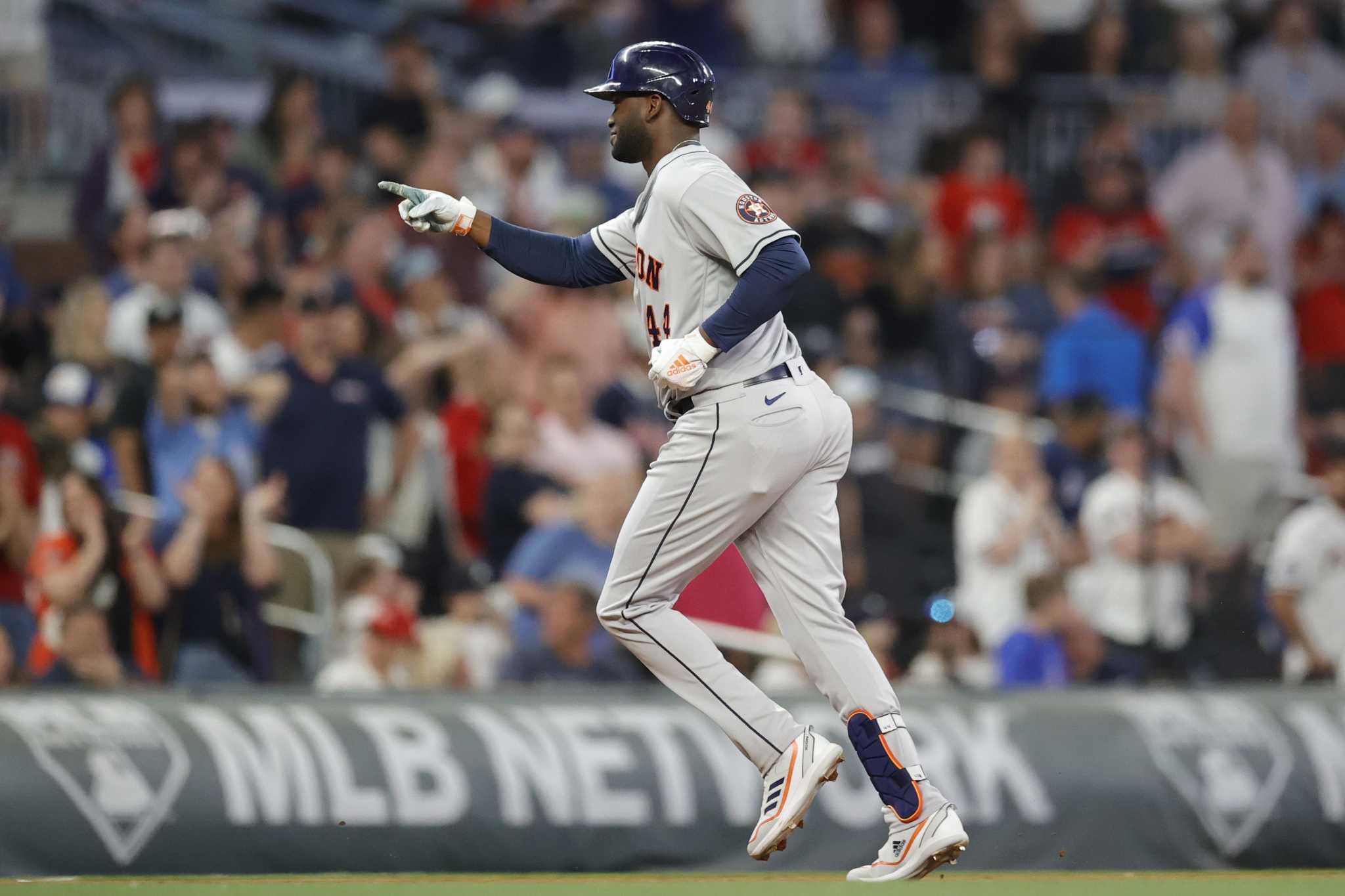 Shedding DH-only label, Astros' Yordan Alvarez does fine as left