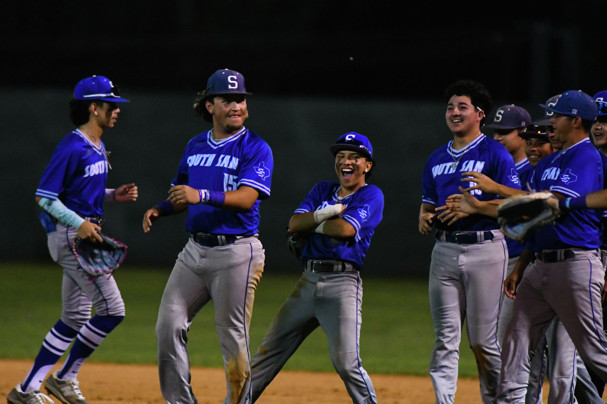 Blalock's two-run jack wins it for Texas 