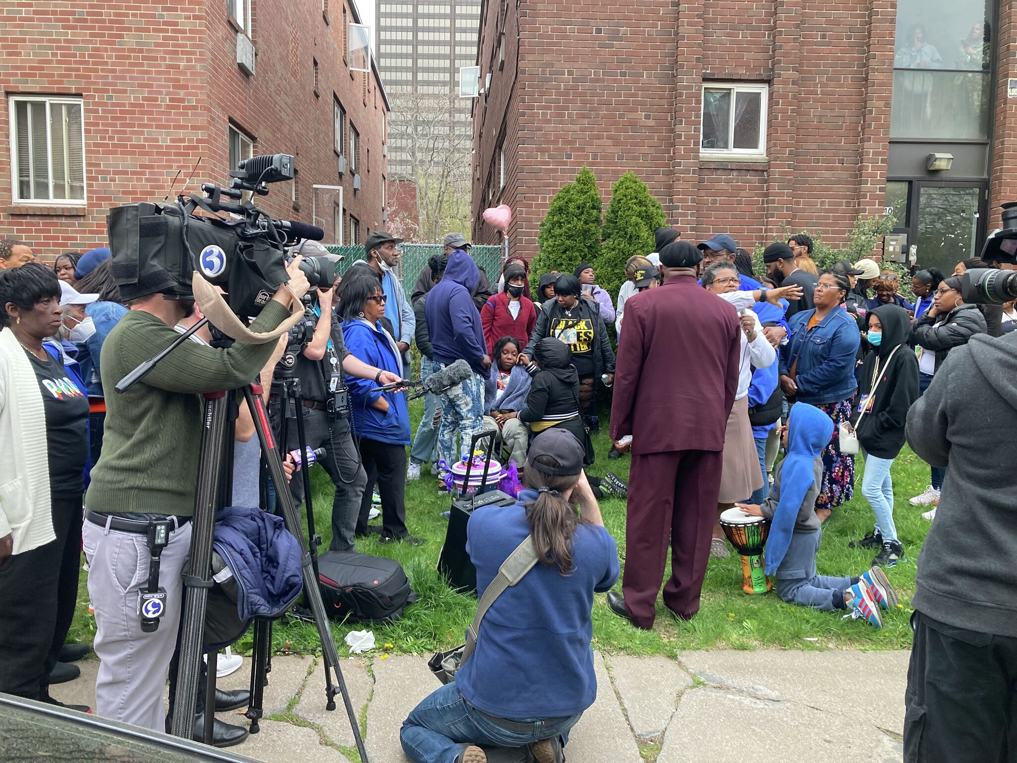 Dozens mourn Hartford child's slaying, urge witnesses to come forward - Vimarsana News