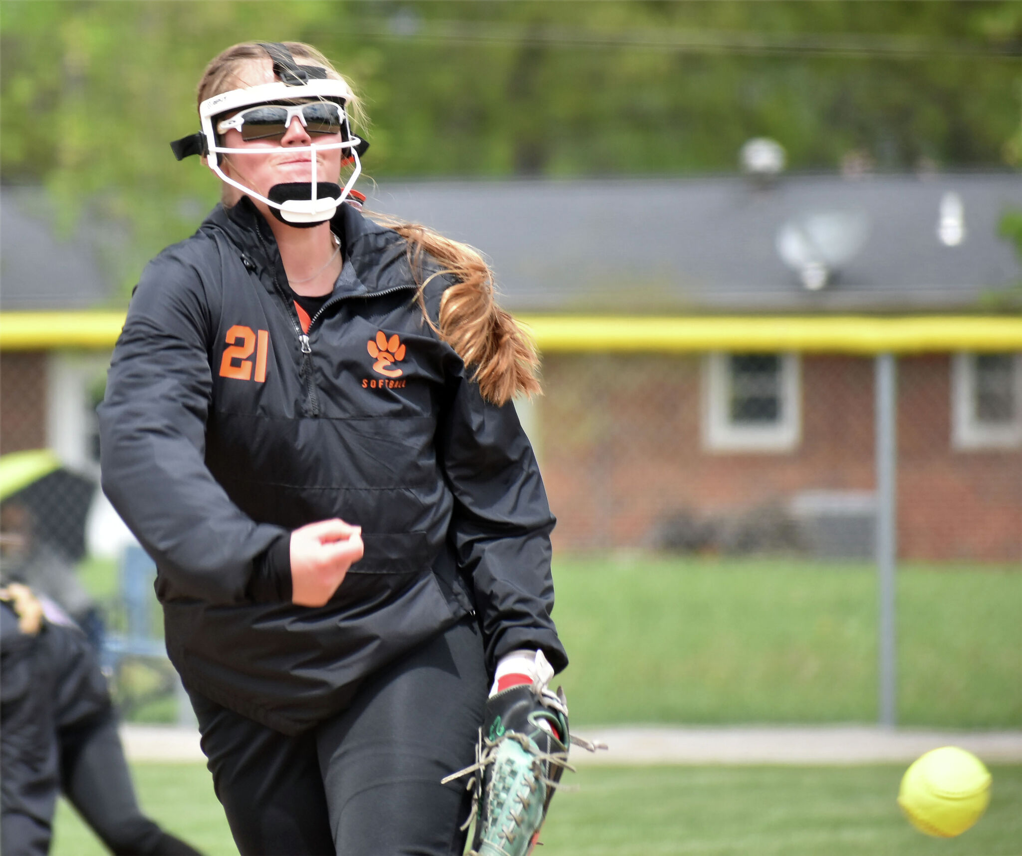 EHS softball splits with Mater Dei on cold, windy Saturday 