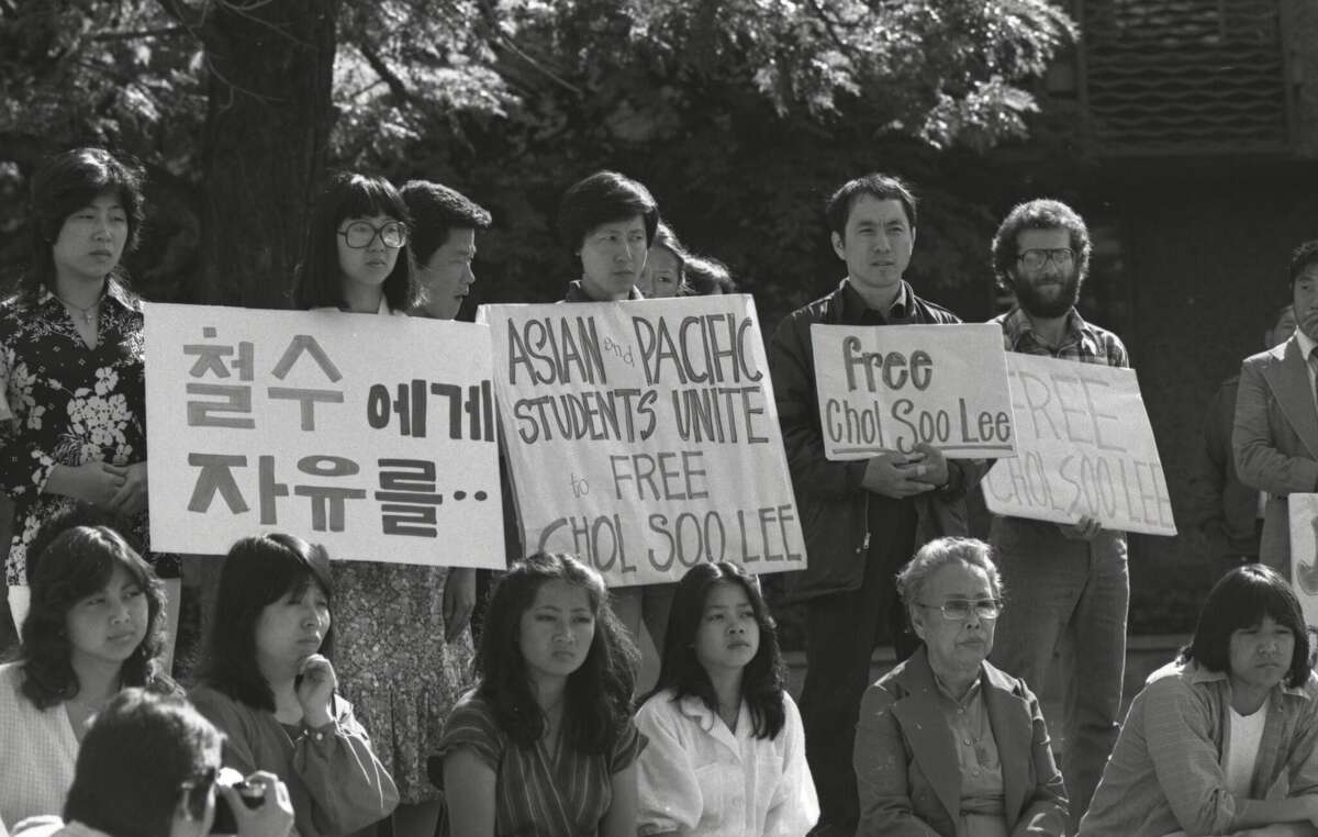 Asian American and Pacific Islander students rally at one of many courthouse protests to fight for Chol Soo Lee’s freedom.