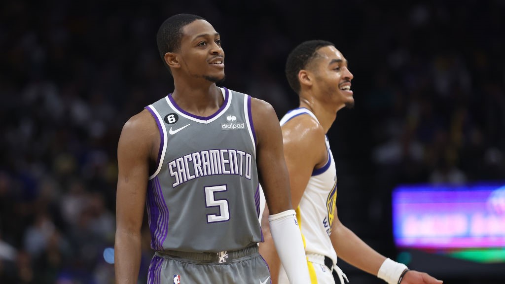 De'Aaron Fox injury update: Kings star plans to play with fractured finger  in Game 5 vs. Warriors