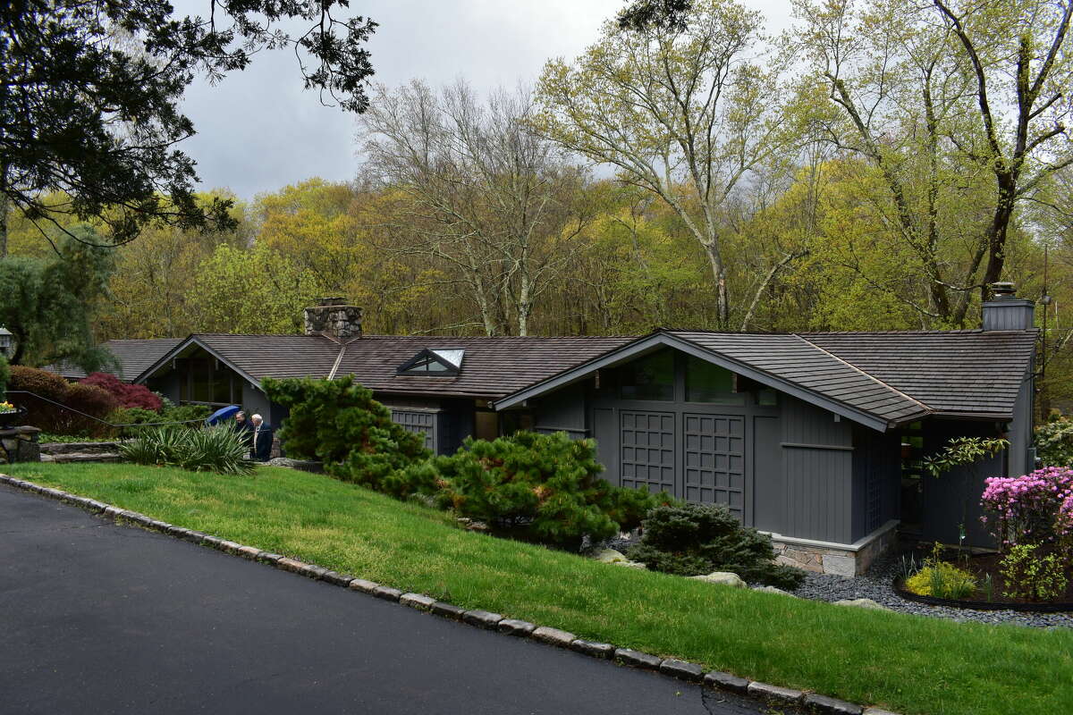 Tour gives a look inside Stamford's midcentury modern legacy