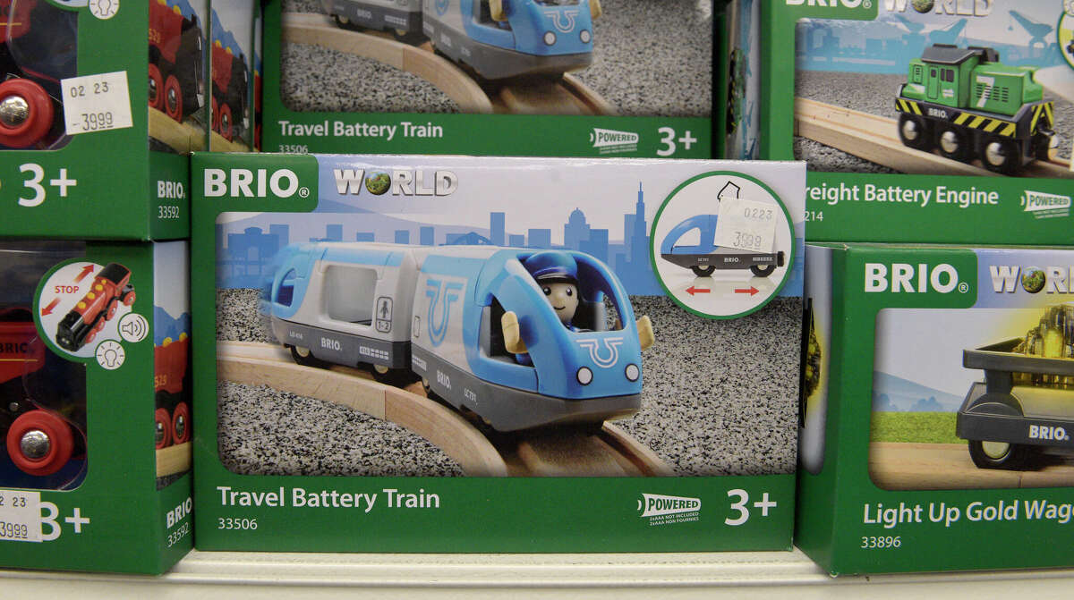 Toy Chest of Ridgefield celebrates 30 years as 'treasure in town'