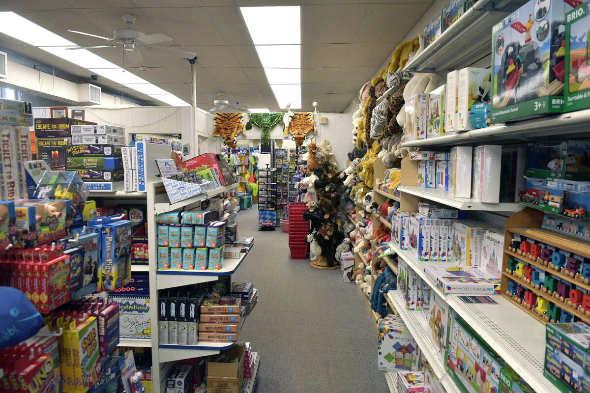 Toy Chest of Ridgefield celebrates 30 years as 'treasure in town'
