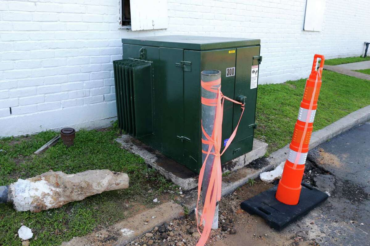 Conroe apartment power outage lasts days, ruining food and medicine