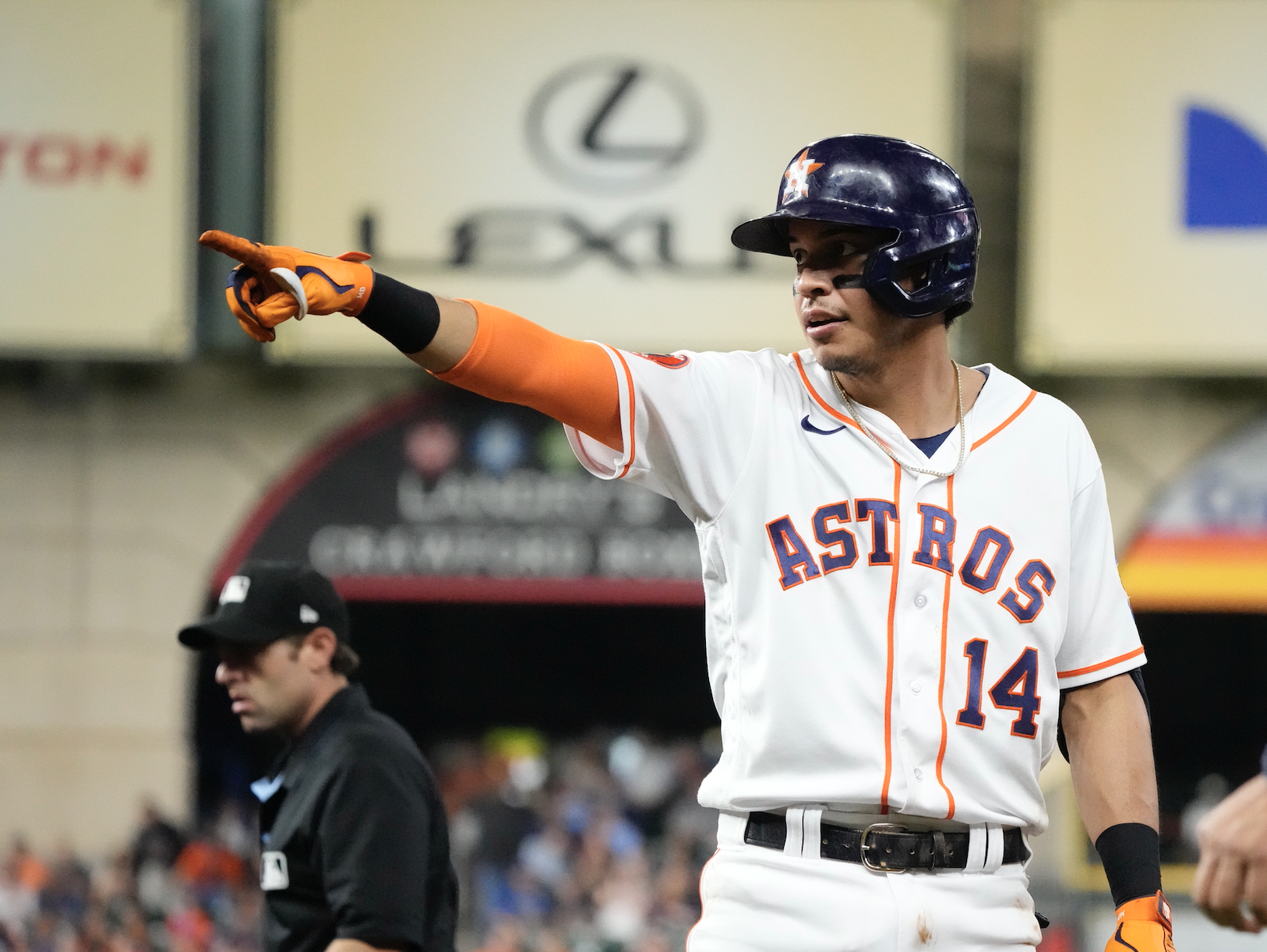 Astros' Mauricio Dubón is one hit away from making history