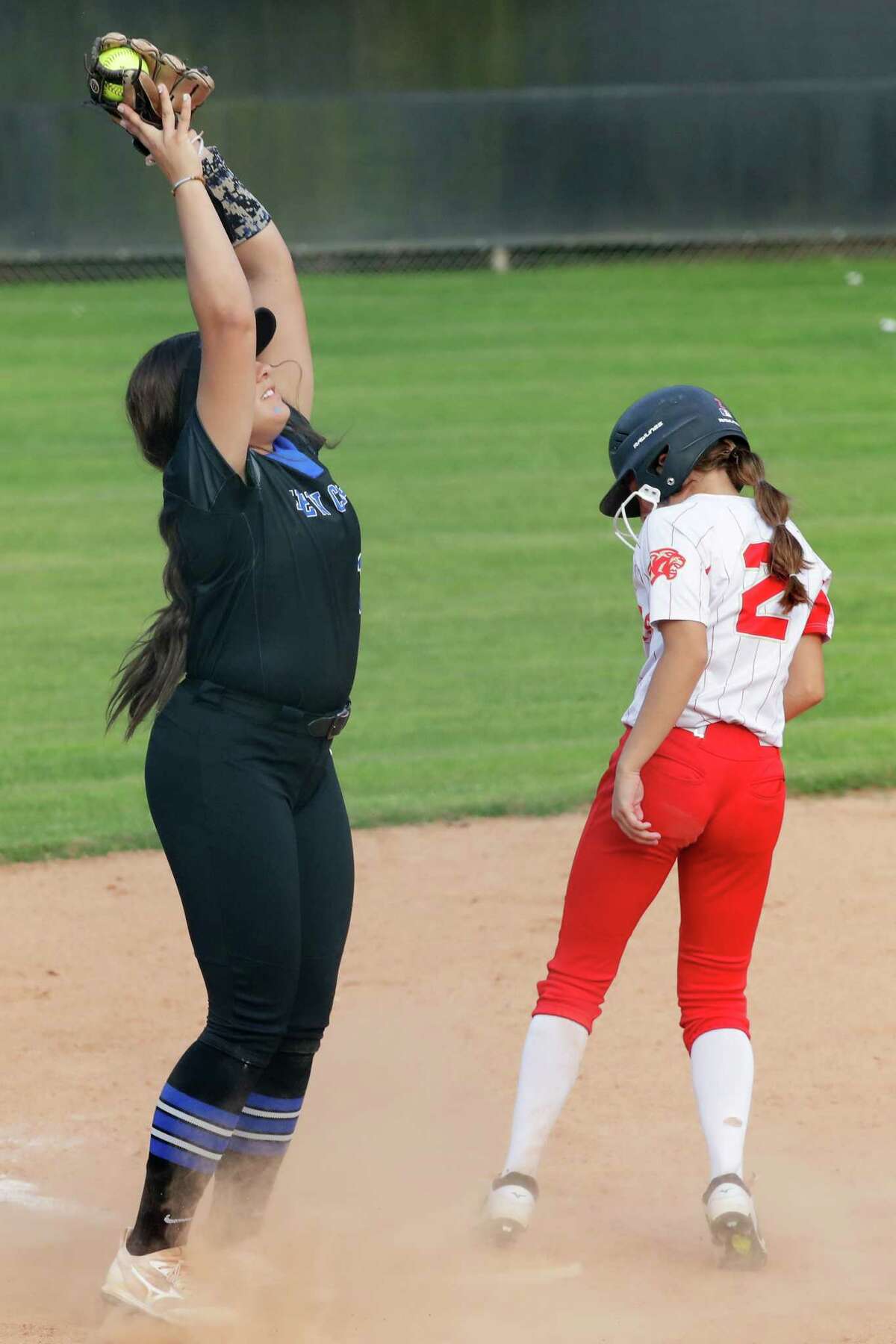 New Caney bats erupt in 20run win to clinch share of 136A title