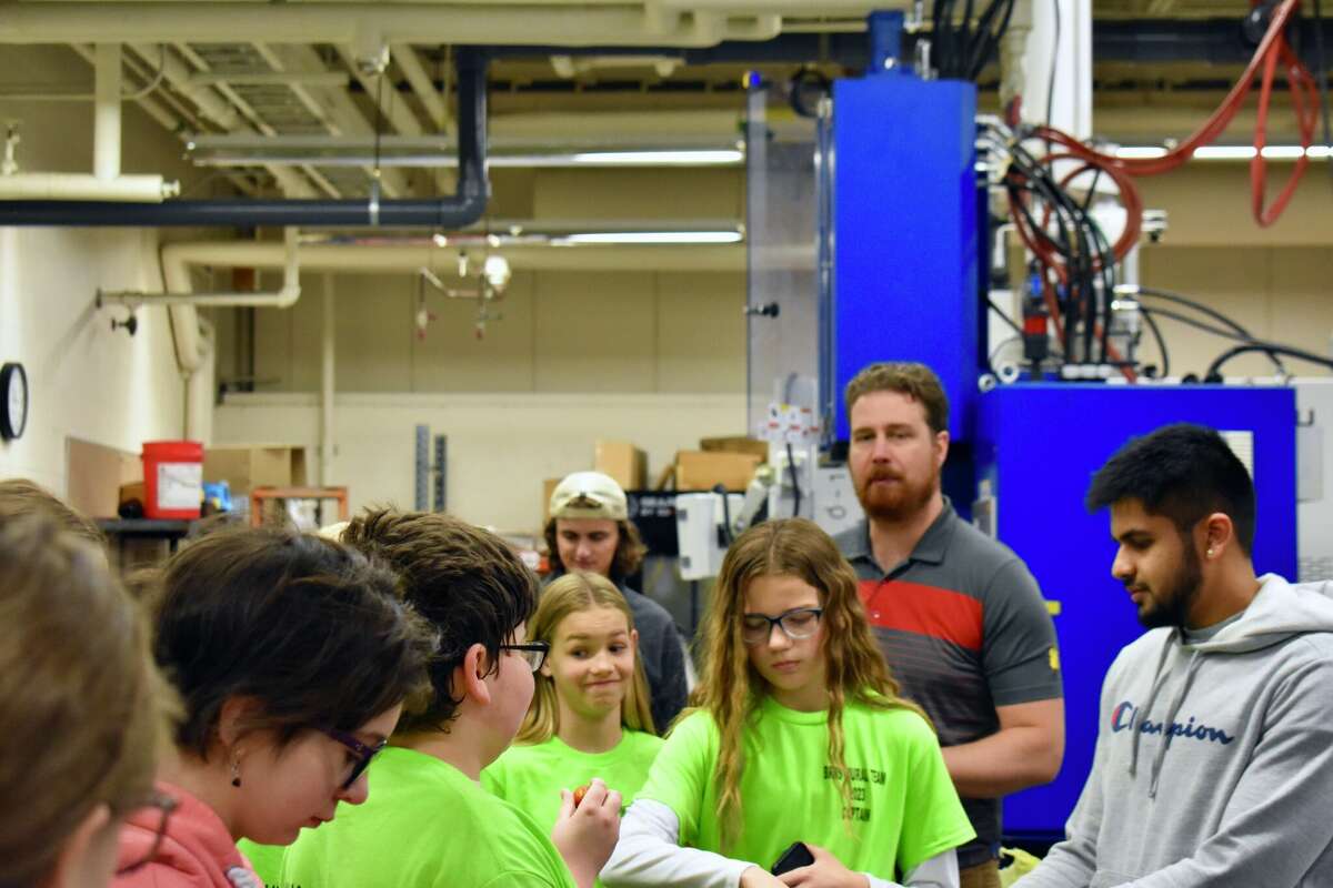 Big Rapids Middle School students visit Ferris plastics engineering