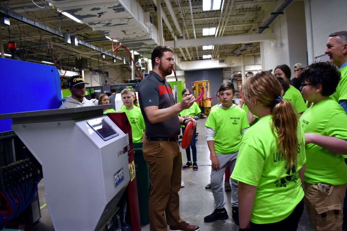 Big Rapids Middle School students visit Ferris plastics engineering