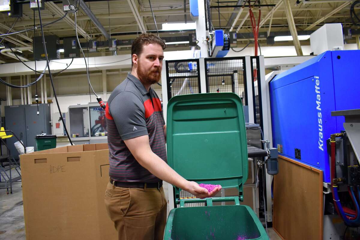 Big Rapids Middle School students visit Ferris plastics engineering