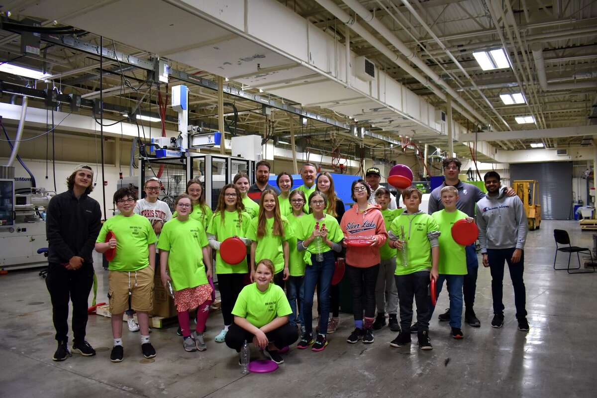 Big Rapids Middle School students visit Ferris plastics engineering