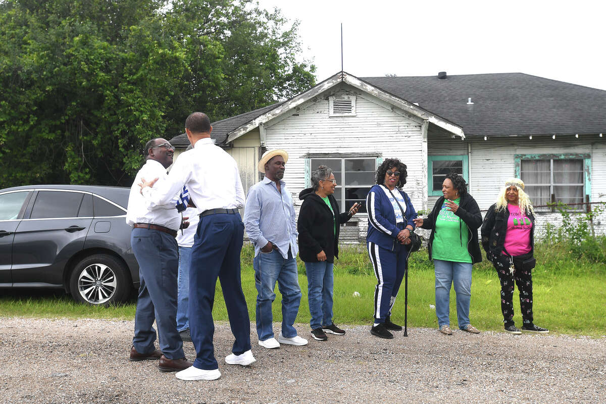 CharltonPollard neighborhood signs unveiled in city ceremony