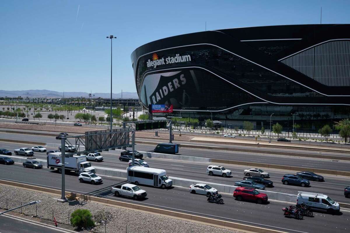 Las Vegas Strip Empty Without Conventions - WSJ
