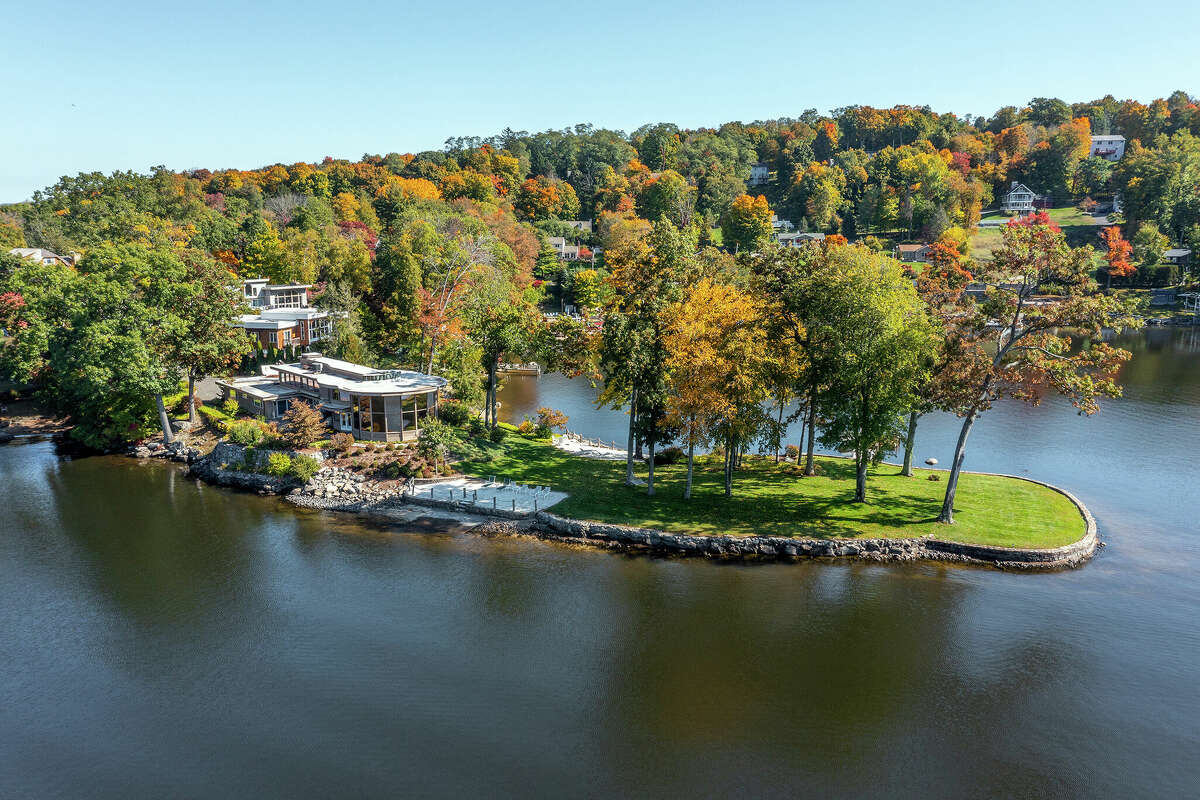 3.2M Candlewood Lake house once owned by news anchor, designers