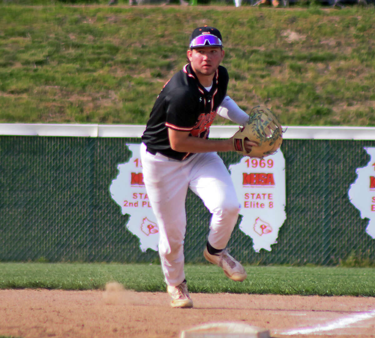 Edwardsville finishes off SWC baseball sweep of Alton