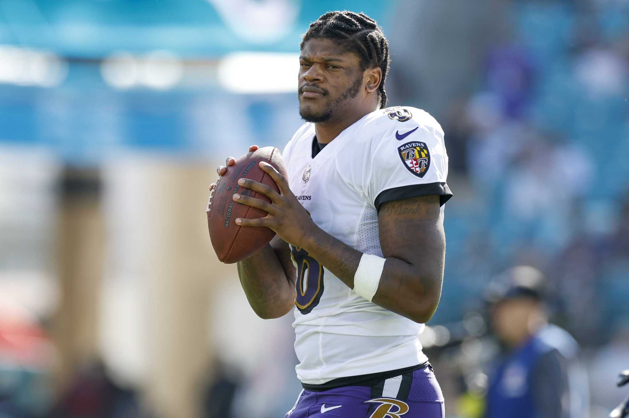 Lamar Jackson helps host youth camp in Baltimore