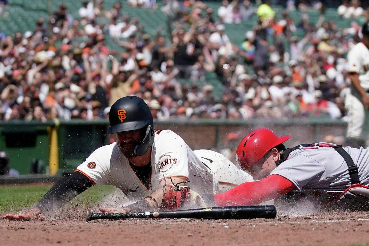 Cardinals swept by Giants in extra innings