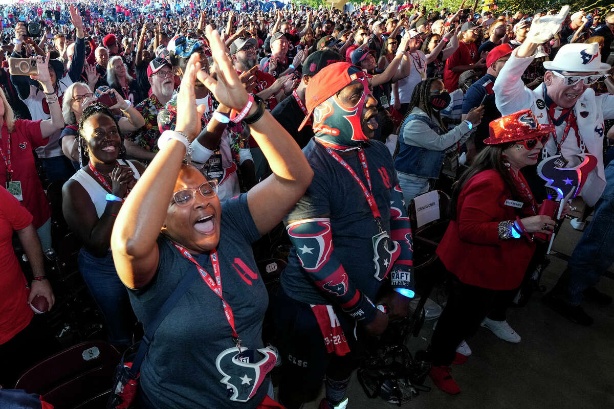 Photos: Houston fans celebrate Texans draft picks at Miller