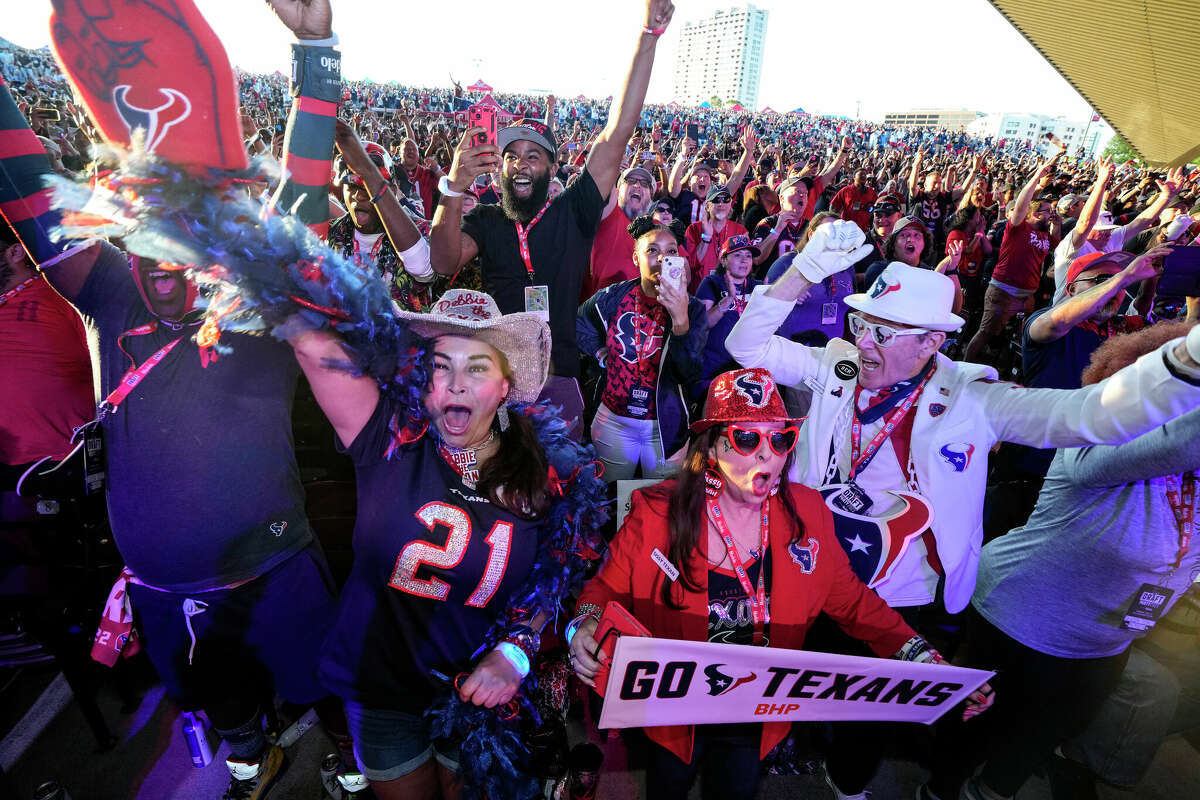 Nfl Draft Texans Make It A Memorable Opening Night With Trade