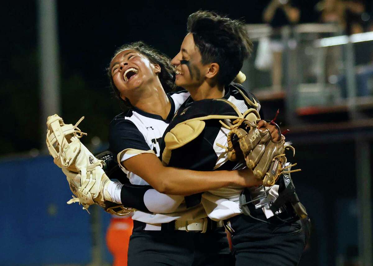Softball Edison tops Medina Valley to advance in playoffs