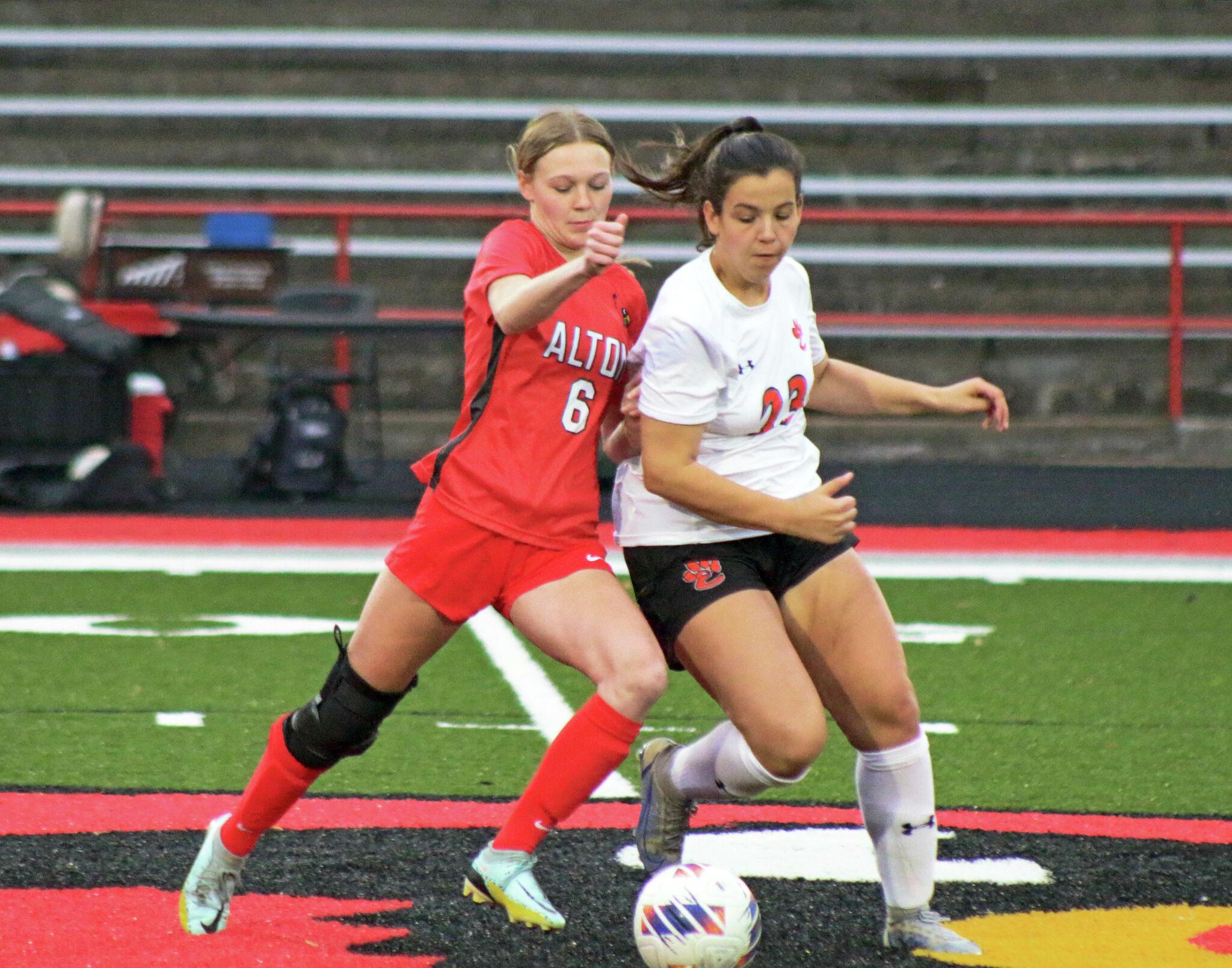 Mea Hook scores twice; Tigers’ defense shuts down Alton