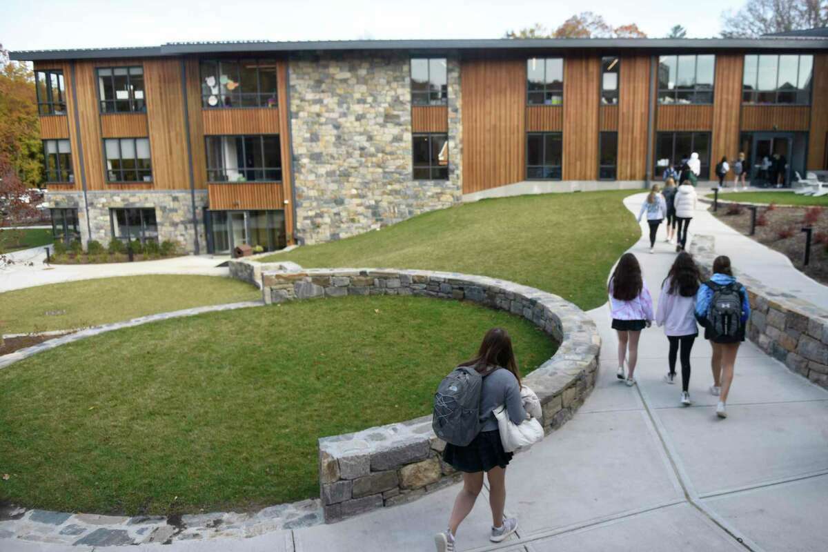 Additional shuttle bus service proposed for Greenwich Academy