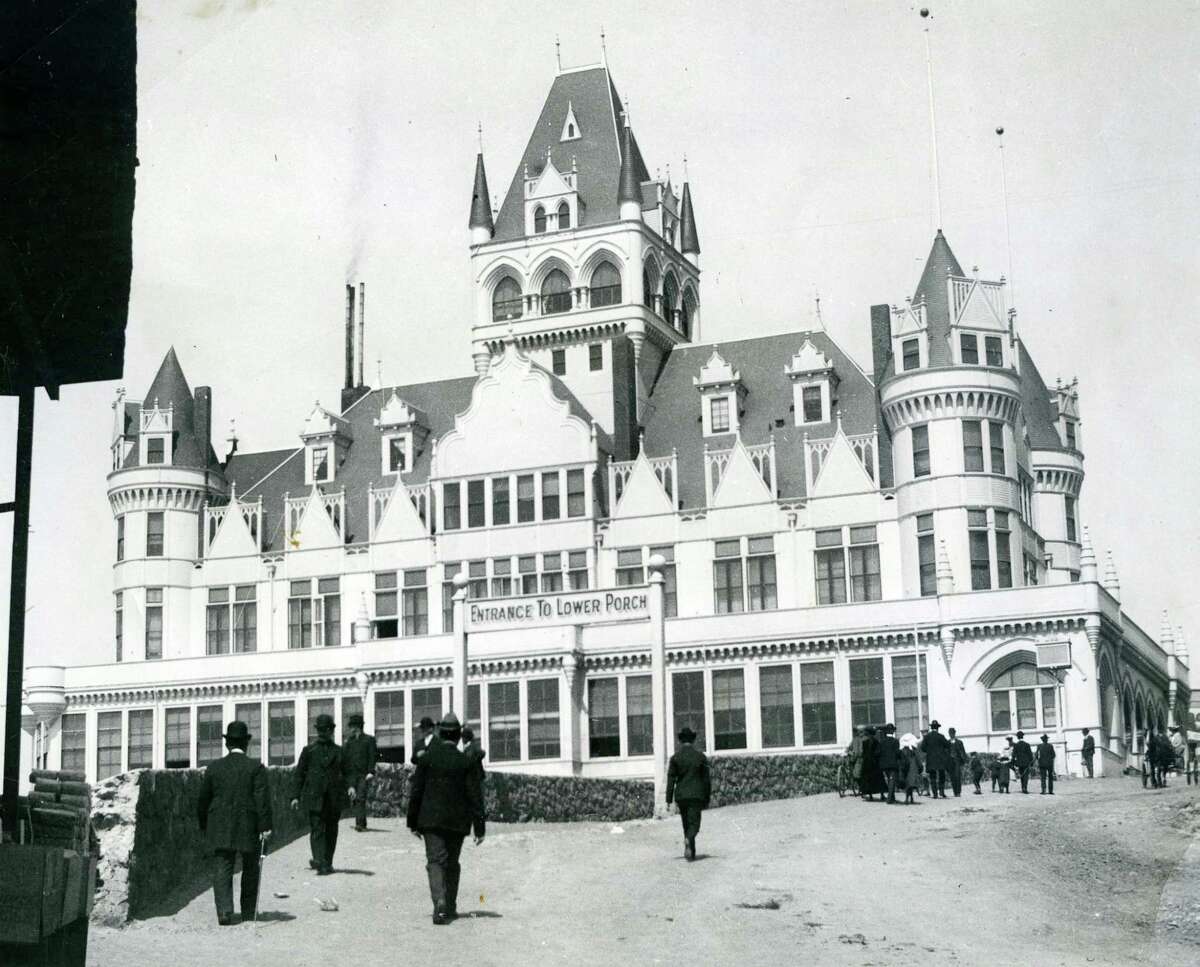 Cliff House was a colossal Victorian mansion — until it burned down