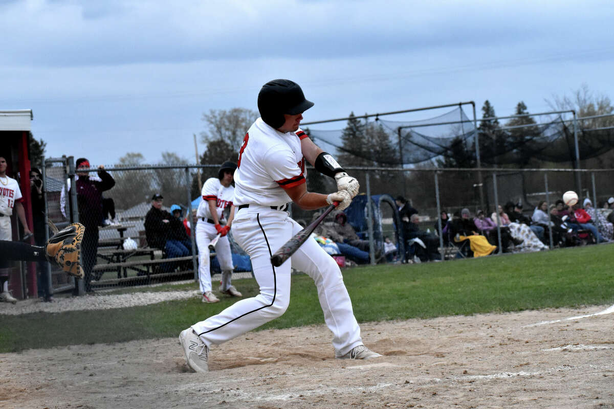 Reed City baseball uses walkoff homerun to sweep Kent City