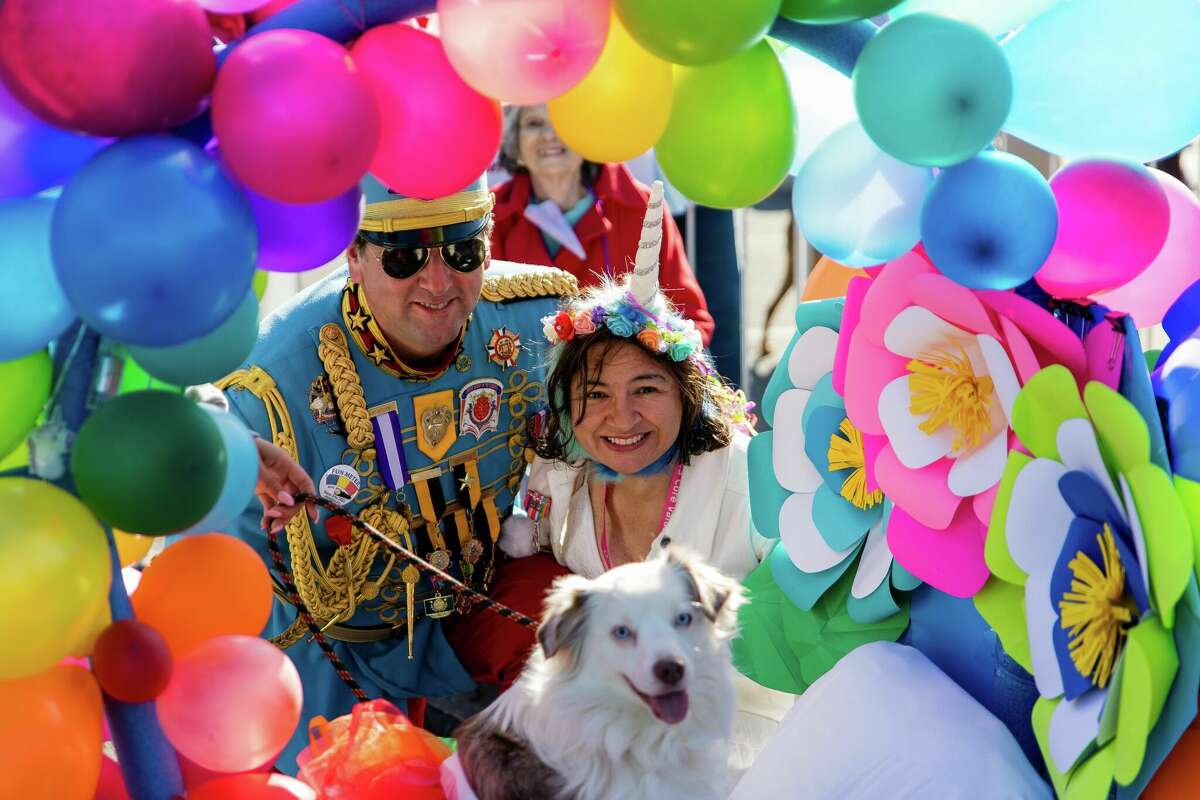 Fiesta's Pooch Parade takes over Alamo Heights