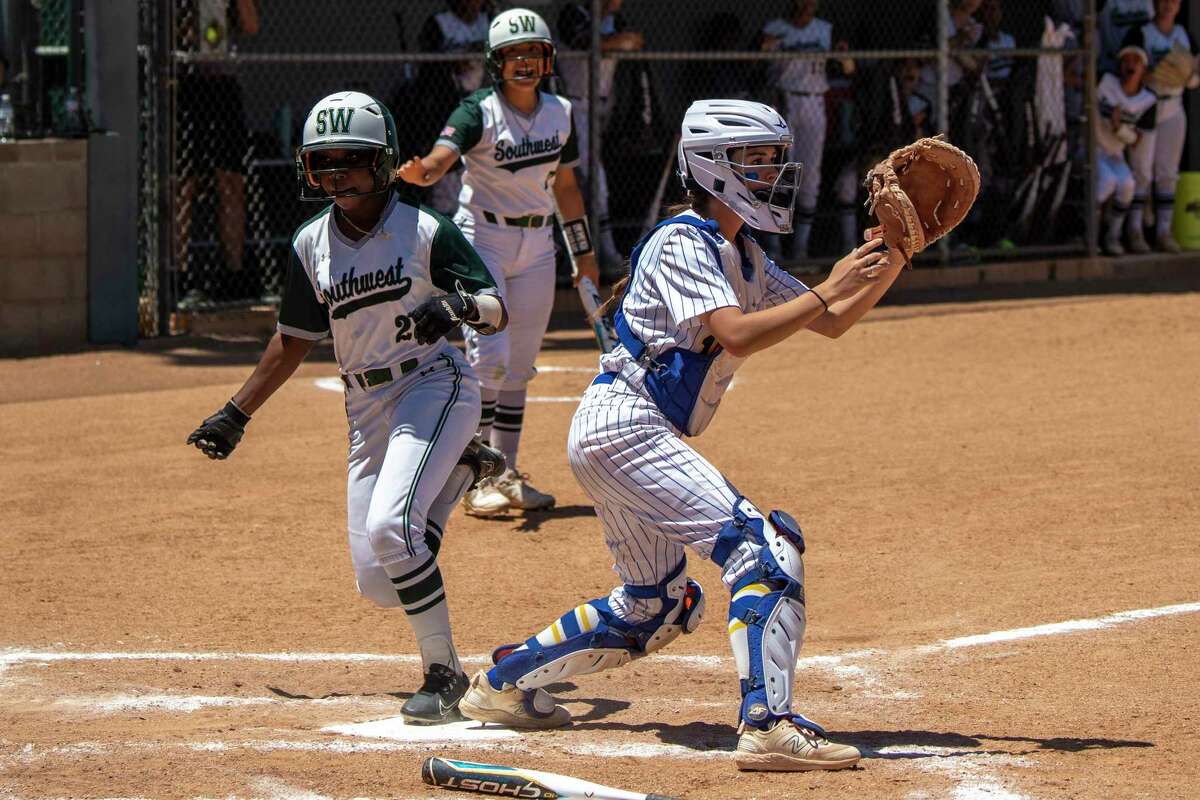 Alamo Heights softball beats Southwest to sweep 5A playoff series