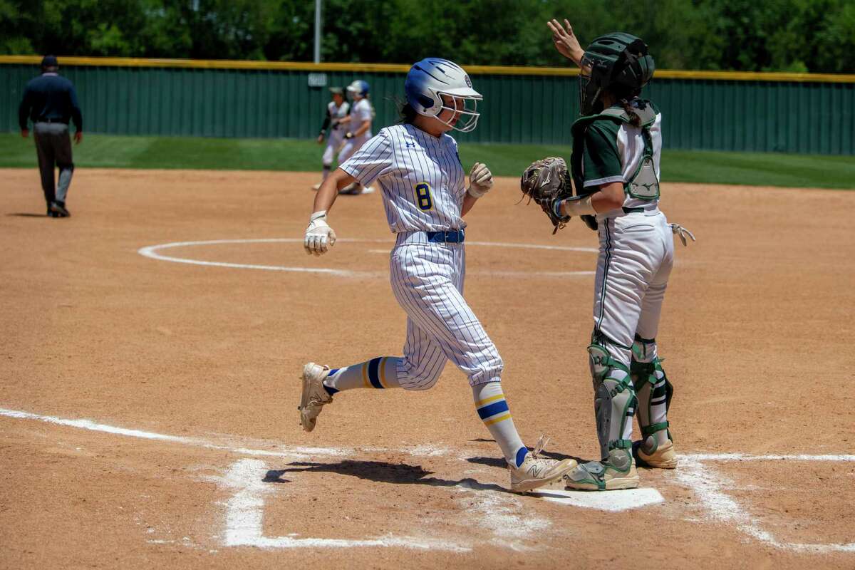 Alamo Heights softball beats Southwest to sweep 5A playoff series