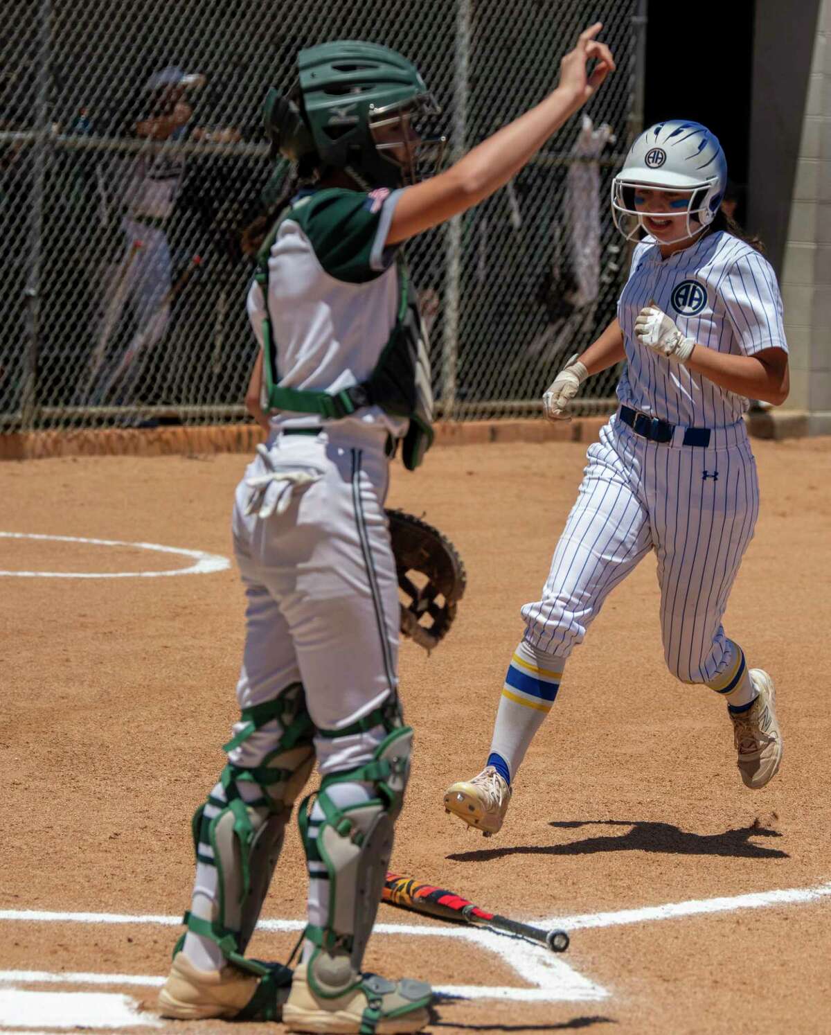 Alamo Heights softball beats Southwest to sweep 5A playoff series