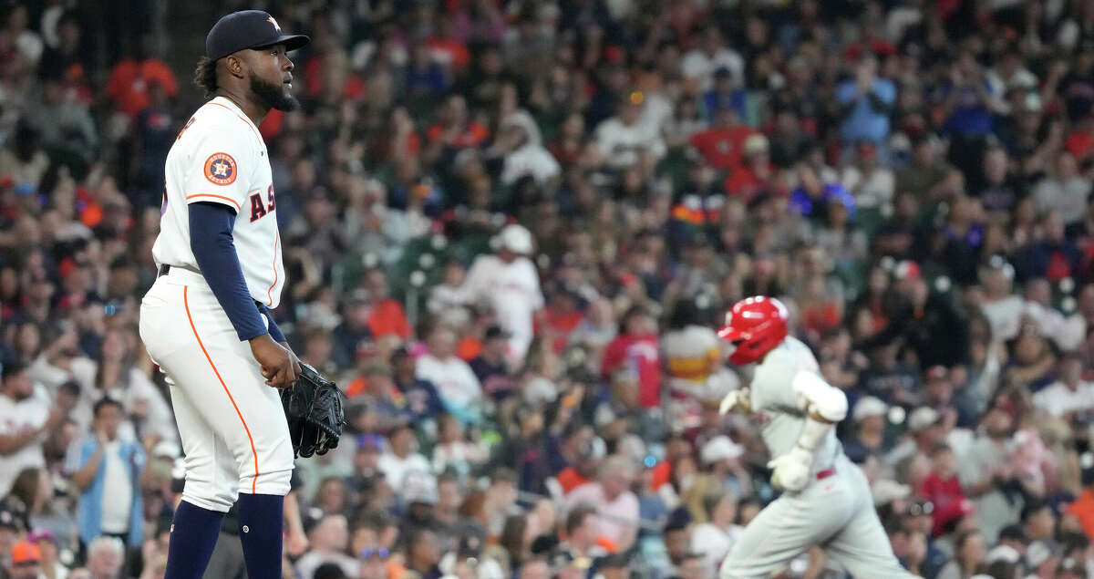 Phillies' starter can't get through fourth inning, just like