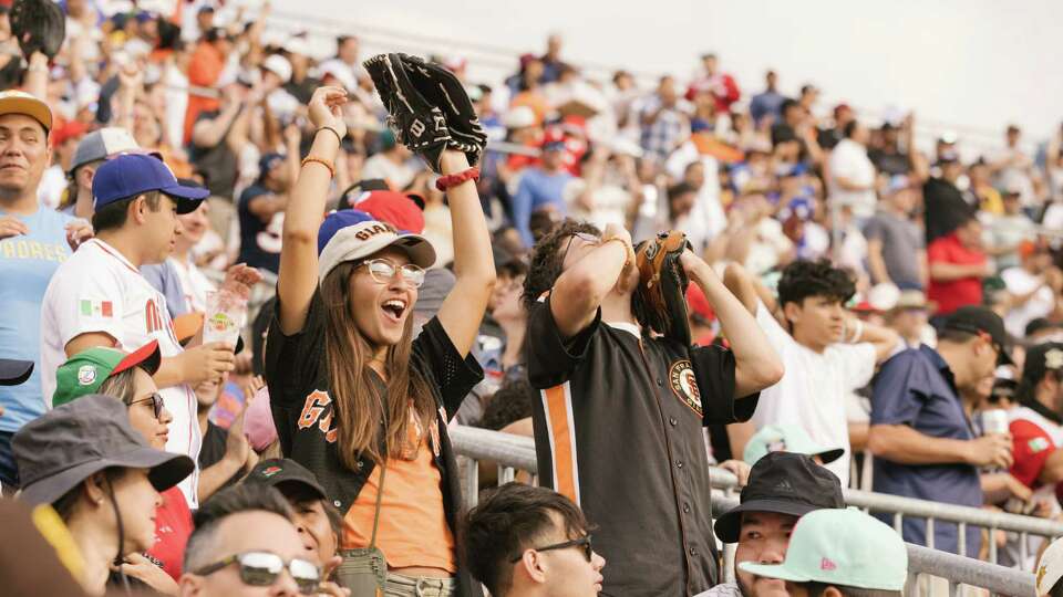 Giants' Mexico City mission? Grow MLB in North America's biggest city