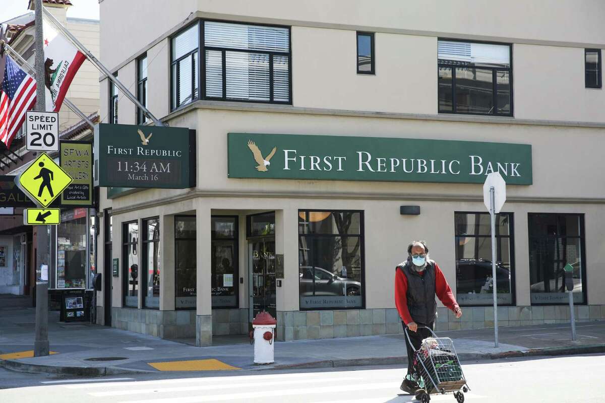 陷入困境的旧金山第一共和国银行(First Republic Bank)将被摩根大通(JPMorgan)收购。目前，联邦监管机构正试图避免对该行倒闭的担忧。