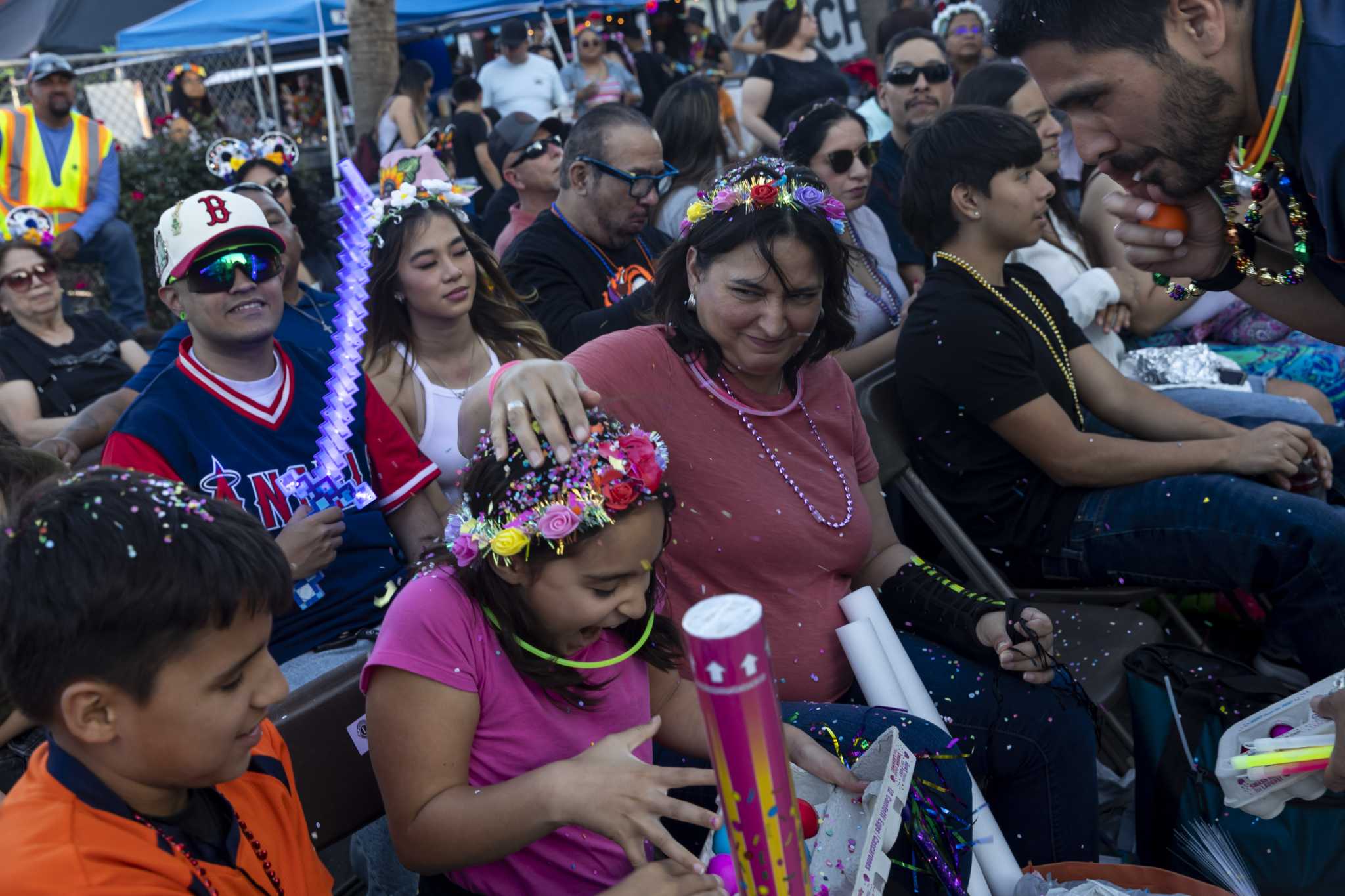 Fiesta crowd to top 2.5 million despite rain canceling events - Vimarsana News