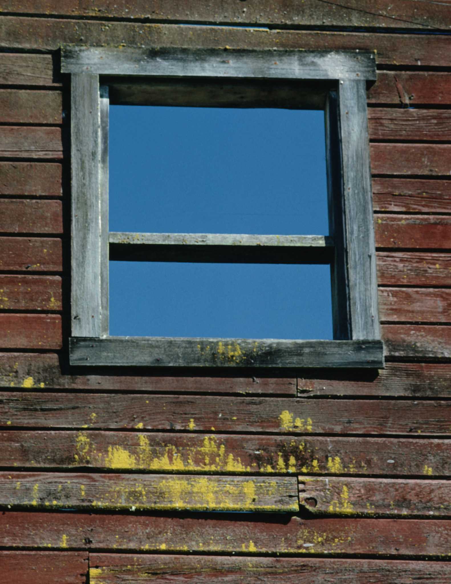 How to Change the Glass in a Wood Frame Window