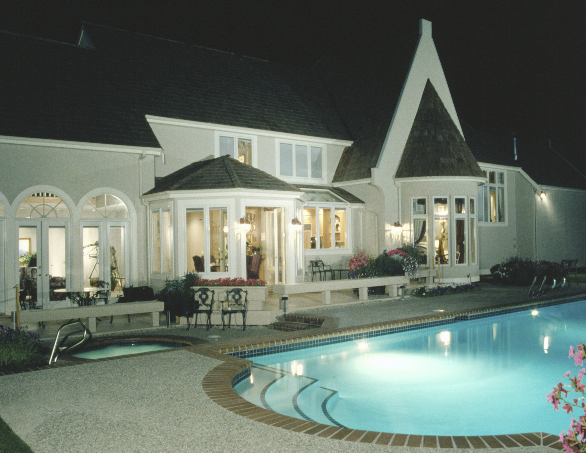 How to Change a Swimming Pool Light Bulb