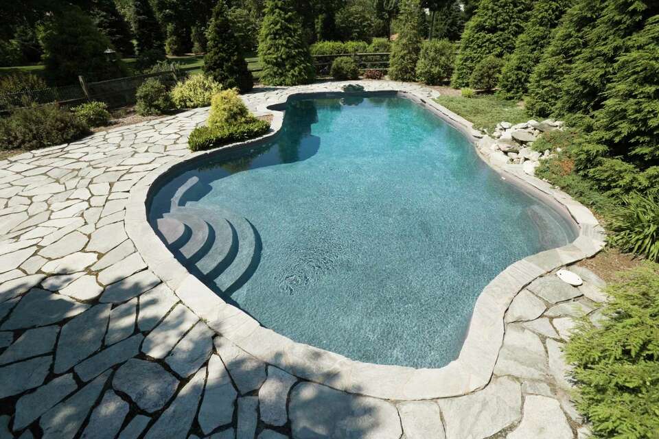 How to Treat Mustard Algae in Pools